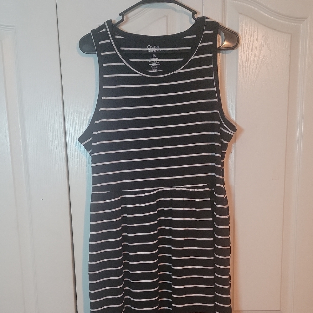 Croft & Barrow Gray and Black Midi Sundress